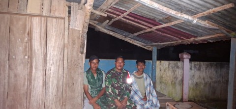 Babinsa Koramil 406-05/Muara Keling Laksanakan Patroli dan Monitoring Siskamling di wilayah binaan