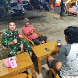 Babinsa Koramil 406-05/Muara Kelingi Laksanakan Patroli Siskamling Demi Keamanan Desa