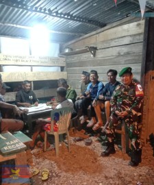Sertu Dahri Laksanakan Patroli Siskamling, Jaga Stabilitas Keamanan di Desa Temuan Jaya