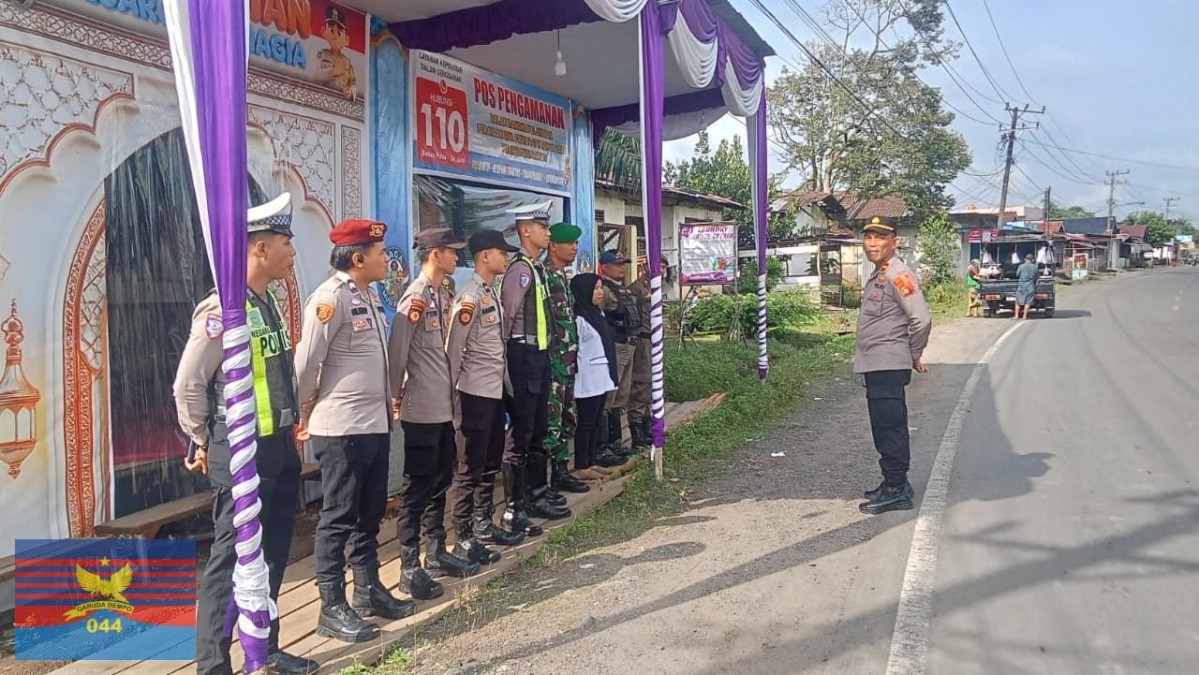 Babinsa Koramil 406-05/Muara Kelingi Amankan Posko Ketupat Musi Rawas 2026 di Simpang Semambang