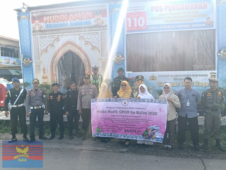 Babinsa Koramil 406/07 Jayaloka Bersama Subdenpom Lubuklinggau Amankan Posko pasar B Srikraton Jamin Keamanan Arus Mudik