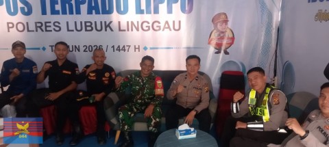 Babinsa Koramil 406/10 Lubuklinggau Timur Bersinergi dengan Polres Lubuklinggau Amankan Posko Lippo, Jamin Keamanan Arus Mudik Lebaran