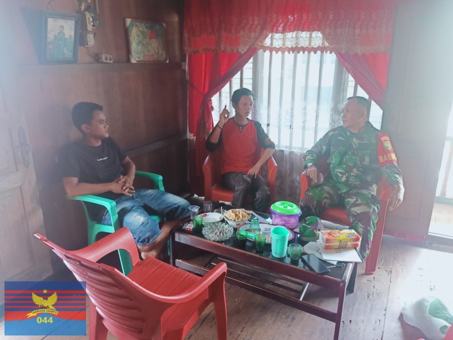 BABINSA KORAMIL 406-01/RAWAS ULU LAKSANAKAN KOMSOS SILATURAHMI HARI RAYA IDUL FITRI