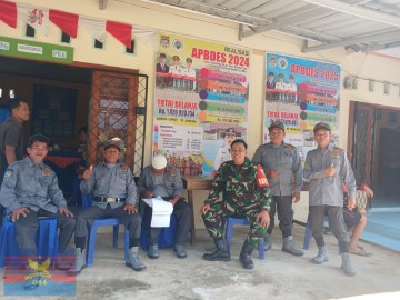 Babinsa Koramil 406-02/Rawas Ilir Laksanakan Komsos Bahas Situasi Keamanan Bersama Warga dan Linmas