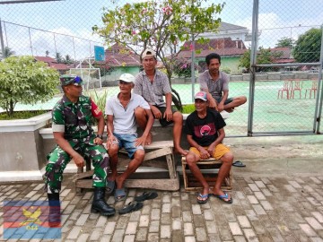 BABINSA KORAMIL 406-01/RAWAS ULU LAKSANAKAN KOMSOS DI KELURAHAN SAROLANGUN RAWAS