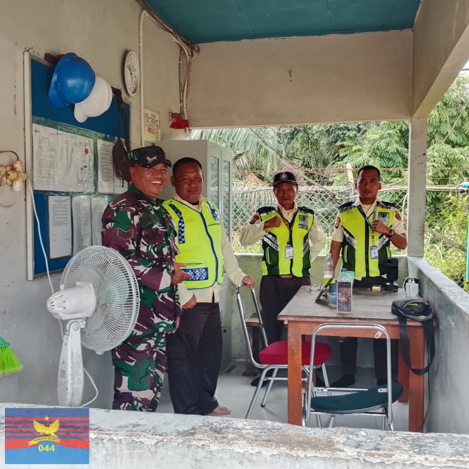 Babinsa Koramil 406-02/Rawas Ilir Laksanakan Komsos dan Imbau Peningkatan Keamanan