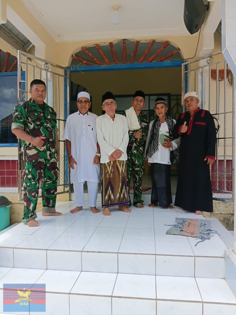 Peltu Tarmabas Halilintar, S.IP Anggota Kodim 0406/Lubuklinggau Isi Khutbah Jum’at di Masjid Sirotol Mustaqim Desa Belani