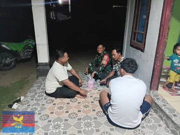 PATROLI DAN MONITORING SISKAMLING, BABINSA KORAMIL 406-05/BTS ULU JAGA KAMTIBMAS TETAP KONDUSIF