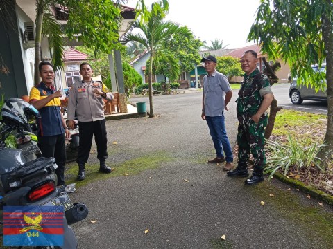 Babinsa dan Bhabinkamtibmas Himbau Warga Jaga Keamanan Lingkungan