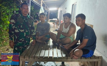BABINSA KORAMIL 406-05/MUARA KELINGI LAKSANAKAN PATROLI DAN MONITORING SISKAMLING GUNA MENJAGA KEAMANAN WILAYAH DESA BELITI JAYA TETAP KONDUSIF