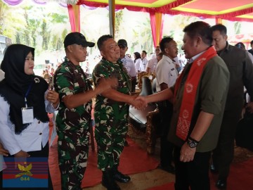 Danramil 406-02/Rawas Ilir Bersama Babinsa Hadiri Peresmian SMA Desa Ketapat Bening oleh Gubernur Sumatera Selatan Dr. H. Herman Deru