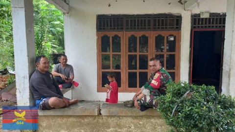 Babinsa Koramil 406-03/Rupit Laksanakan Anjangsana dan Silaturahmi Bersama Warga Desa Rantau Jaya