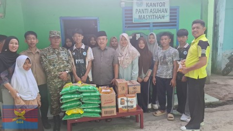 Danramil 406-10/Lubuklinggau Timur Mewakili Dandim 0406/Lubuklinggau Salurkan Bantuan Sembako kepada Ponpes Ittihadul Ulum