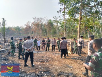 Upaya pencegahan kebakaran hutan dan lahan (Karhutla) di wilayah Kabupaten Musi Rawas Utara Tim dari Mabes TNI turun langsung di kabupaten Musi Rawas Utara.