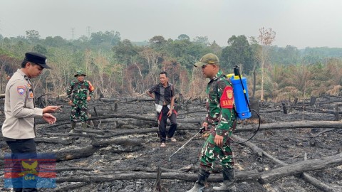 BABINSA KODIM 0406/LUBUK LINGGAU LAKSANAKAN GROUND CHECK DAN PENANGGULANGAN KARHUTLA DI DESA LUBUK KEMANG