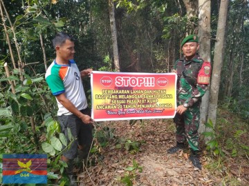 Babinsa Koramil 406-03/Rupit Laksanakan Komsos dan Sosialisasi Pencegahan Karhutla