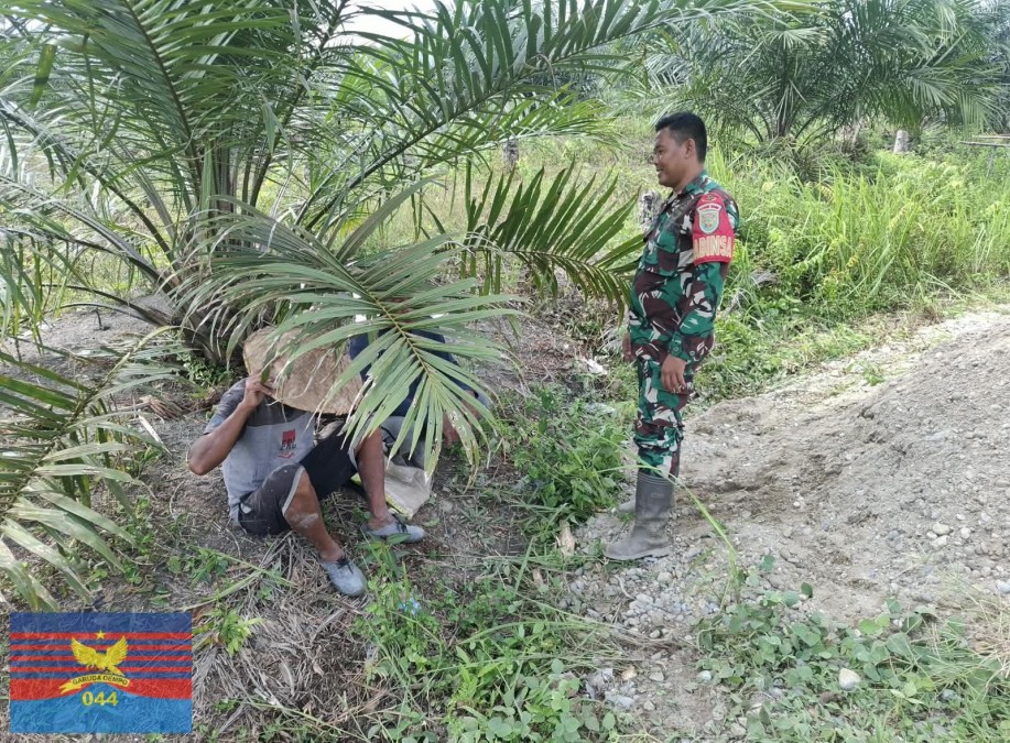 Babinsa Koramil 406-01/Rawas Ulu Imbau Warga Tidak Membakar Lahan