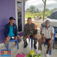 Babinsa Koramil 406-03/Rupit Tingkatkan Komsos Bersama Warga, Bahas Keamanan dan Ketertiban di Desa Embacang Baru Ilir