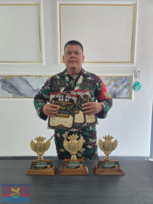 “Dalam Rangka HUT ke-81 TNI, Serda Kalsum Babinsa Koramil 406-09/Terawas Bersama Tim Kicau Mania Lubuklinggau Raih Juara Murai Batu di Piala Pangdam II/Sriwijaya CUP III”