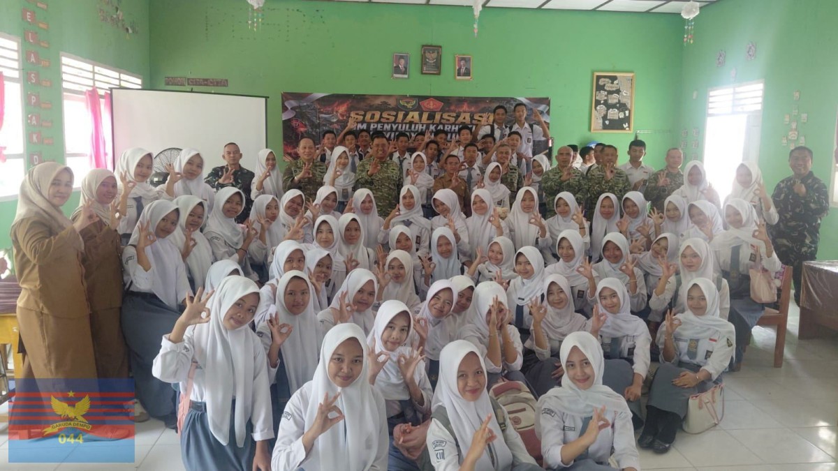 Tim Sosialisasi Karhutla Mabes TNI Edukasi Siswa SMA Jayaloka &amp; Tinjau Langsung Titik Hotspot