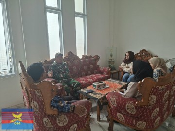 Babinsa Koramil 406-01/Rawas Ulu Laksanakan Komsos dan Koordinasi Pendaftaran Perlinsos di Kantor Camat