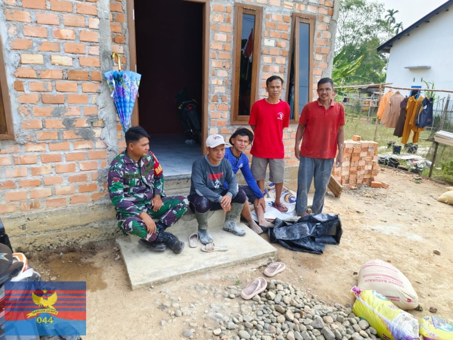 Babinsa Koramil 406-03/Rupit Laksanakan Komsos, Ajak Masyarakat Jaga Keamanan dan Ketertiban Lingkungan