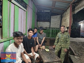 Babinsa Koramil 406-04/Muara Lakitan Gelar Patroli Siskamling, Wujudkan Keamanan dan Ketertiban Lingkungan